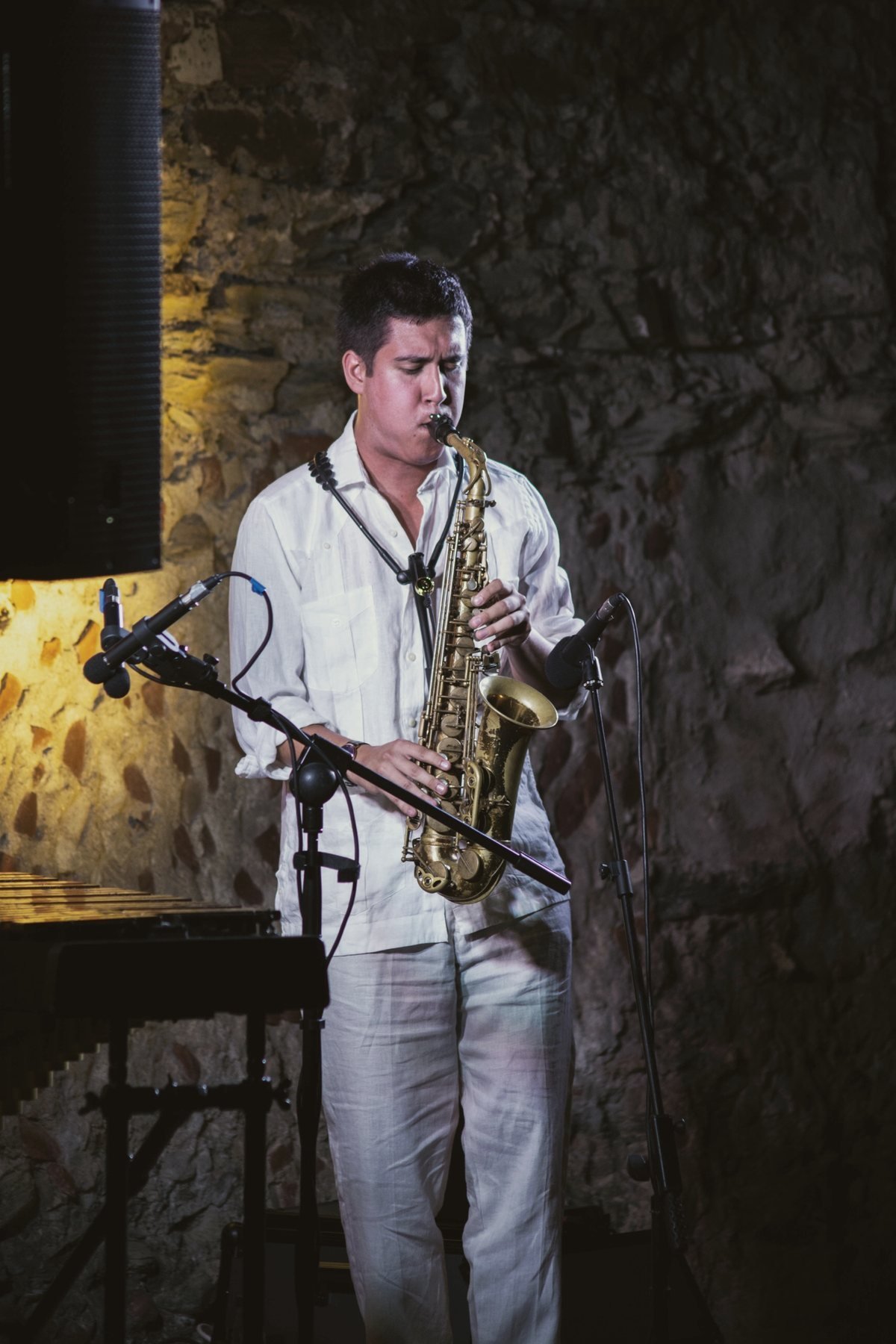 Rodrigo García-Bernalt tocando el saxofón alto